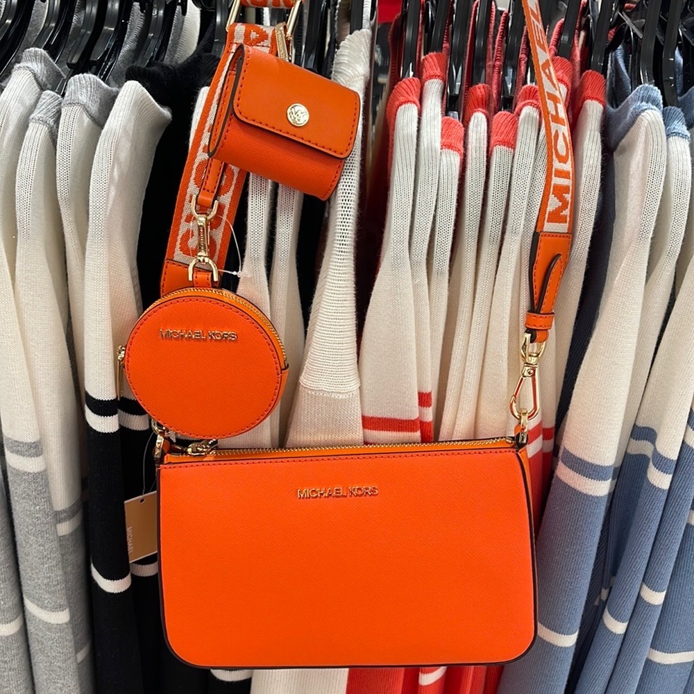 MICHAEL KORS JET SET TRAVEL SMALL SHOULDER CROSSBODY BAG WITH TECH ATTCH AIRPOD